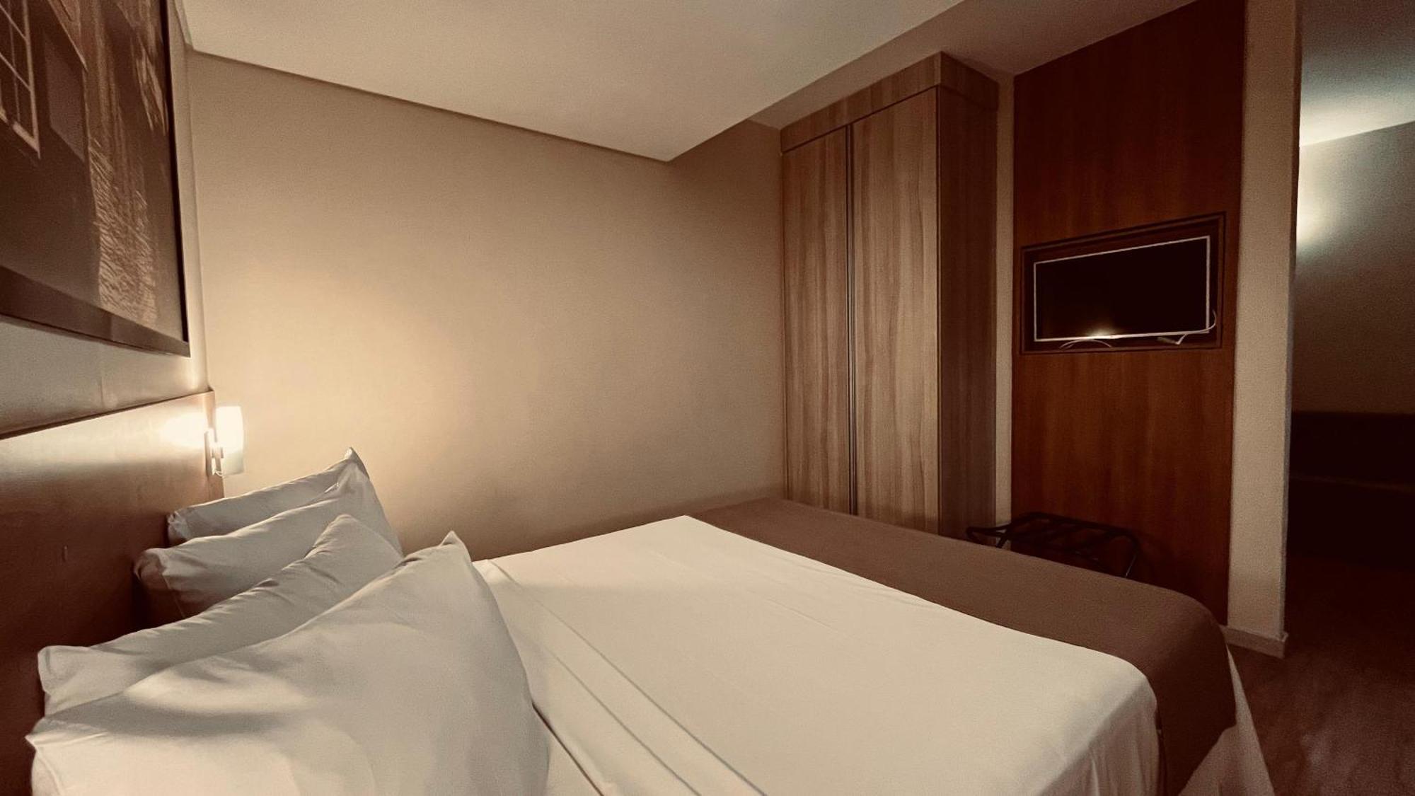 Hotel Amsterdam Montes Claros Exterior photo